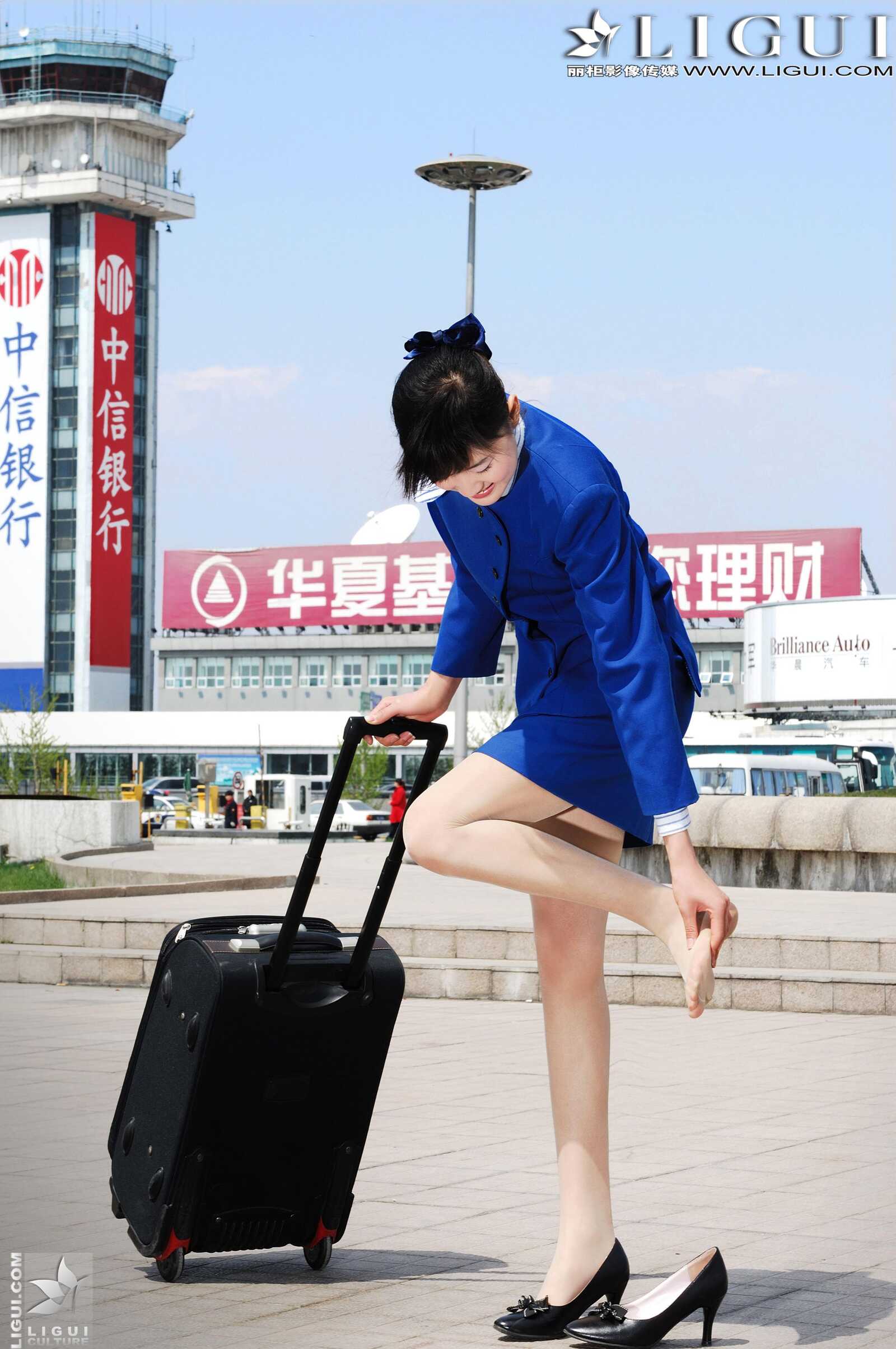 Model 婷婷《空姐系列》 [丽柜LiGui] 美腿丝足写真第6张