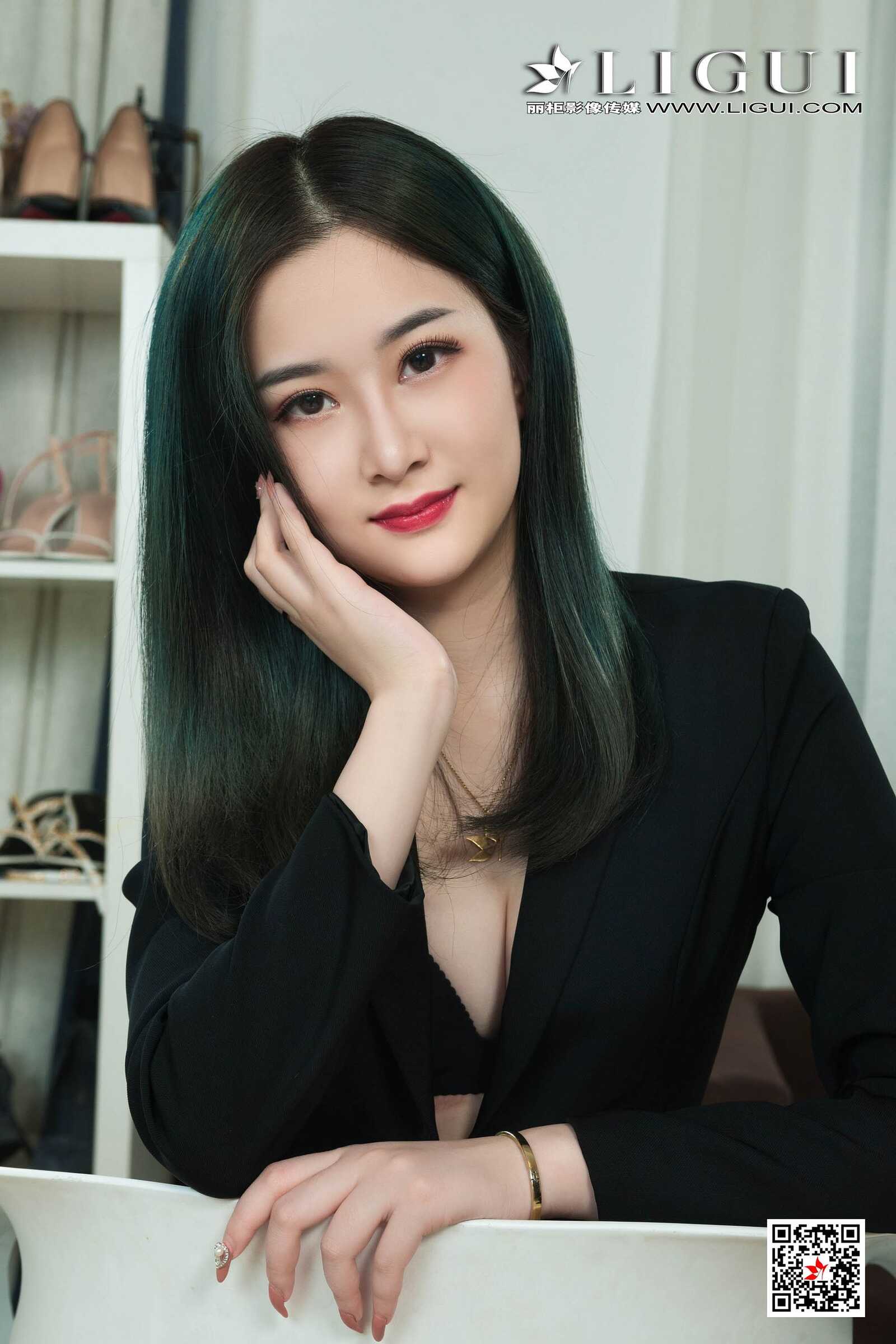 Model 婷婷《绿发秘书》 [丽柜Ligui] 写真集第3张