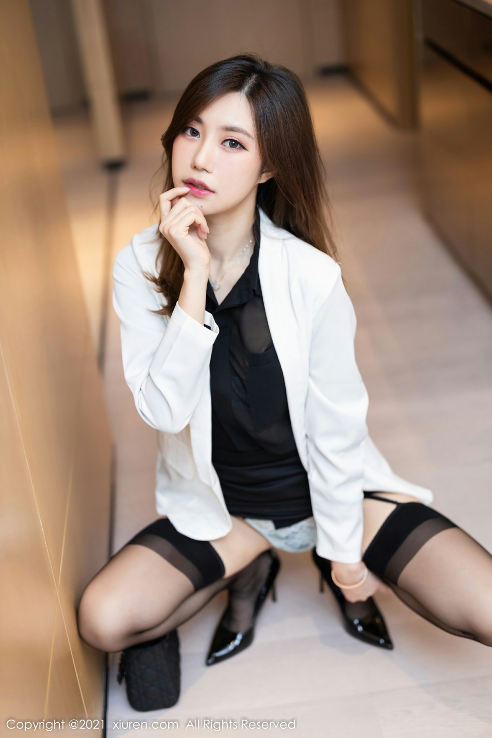 [XiuRen秀人网] 2021.11.30 No.4285 绮里嘉ula 迷人秘书第2张