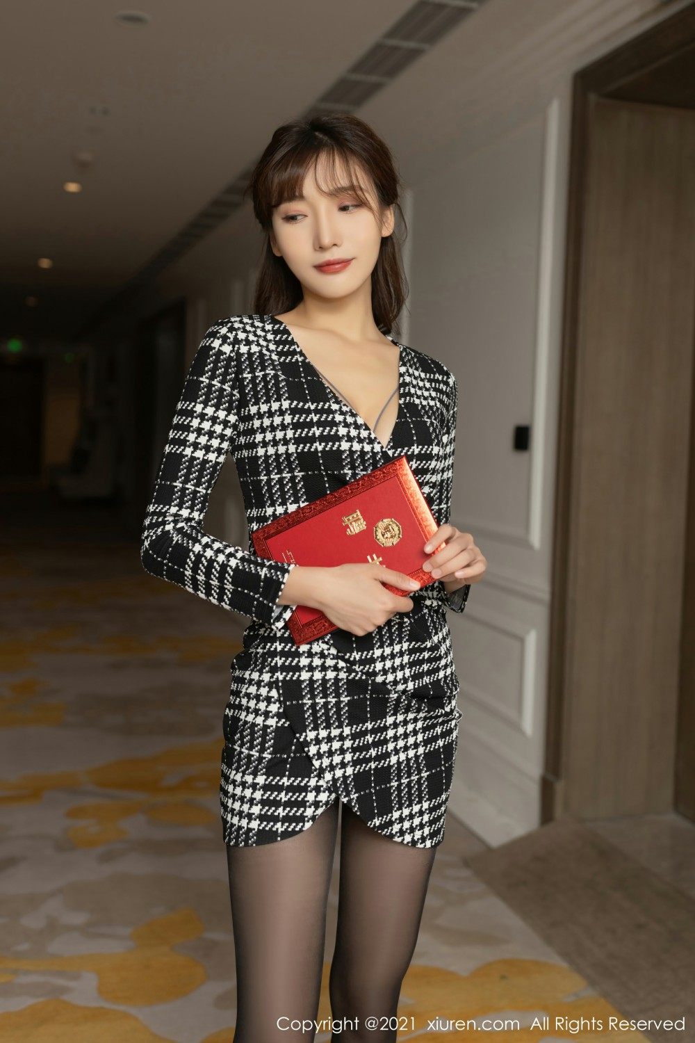 [XiuRen秀人网] 2021.12.02 No.4292 陆萱萱 黑丝诱惑第1张