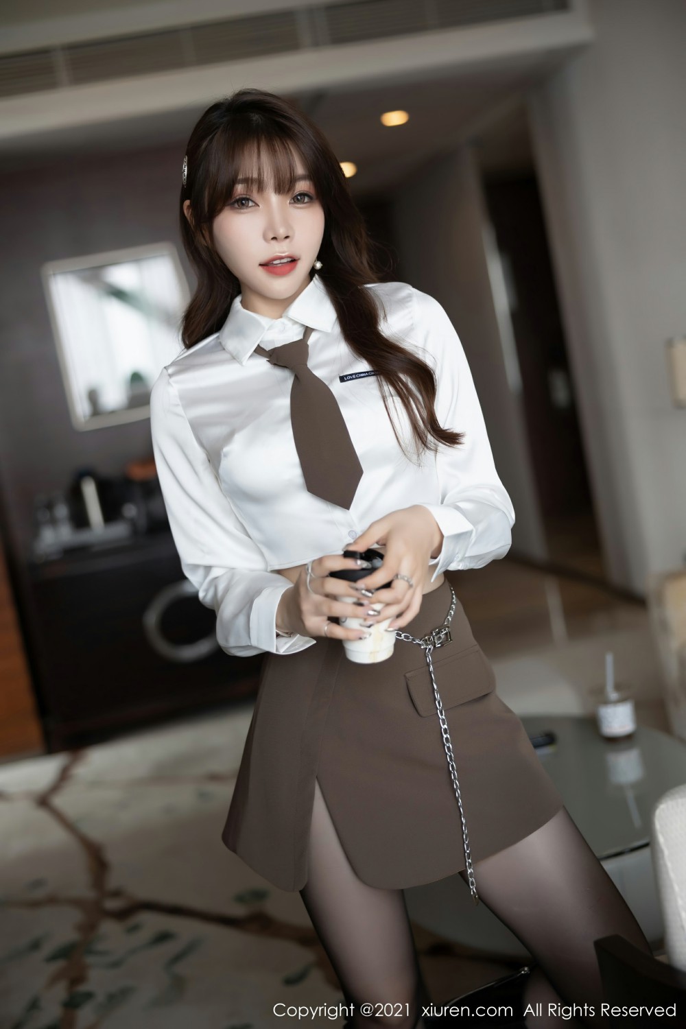 [XiuRen秀人网] 2021.12.03 No.4299 芝芝Booty 超短裙丝袜第3张