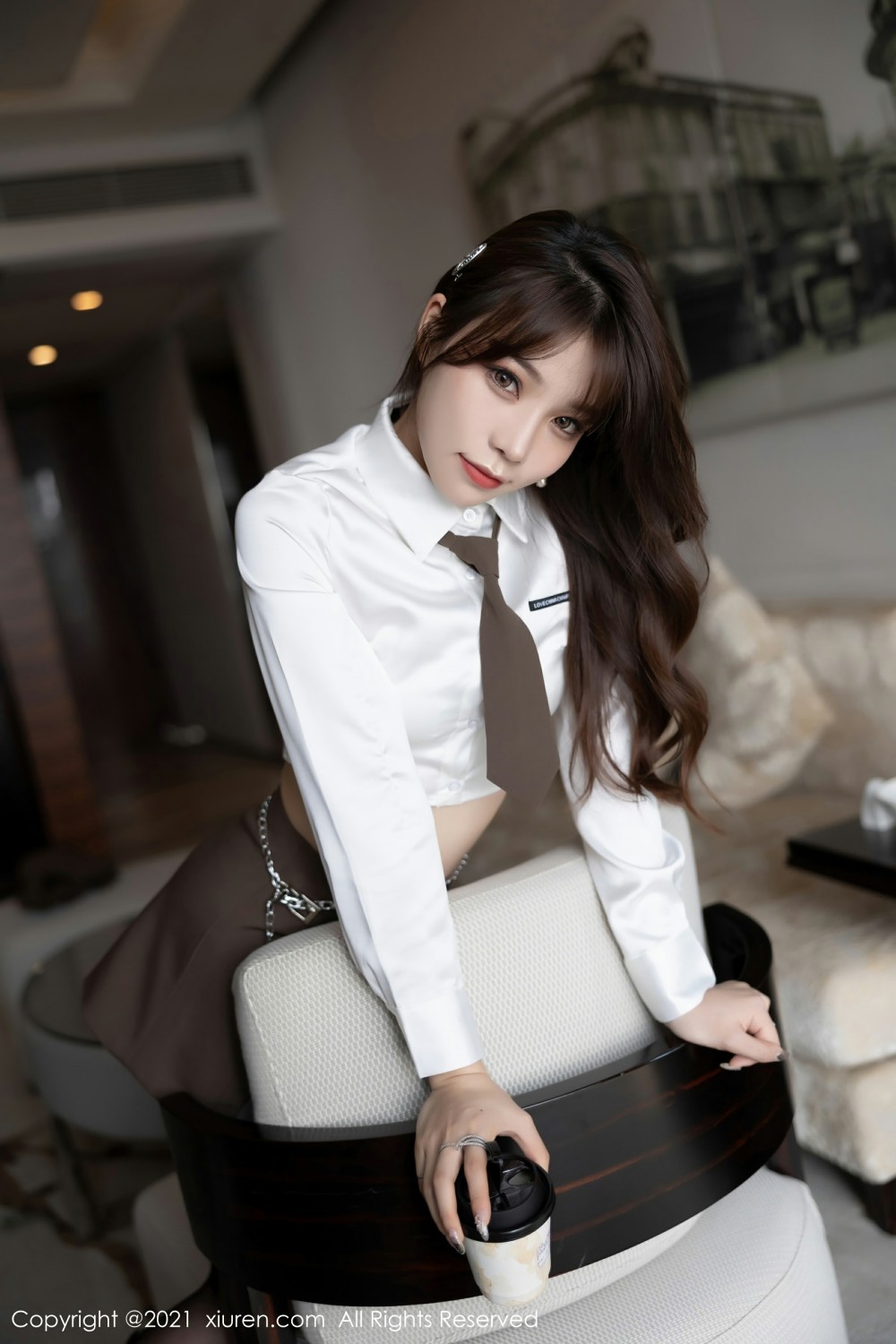 [XiuRen秀人网] 2021.12.03 No.4299 芝芝Booty 超短裙丝袜第3张