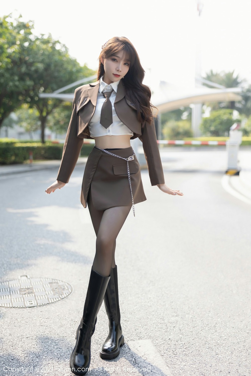 [XiuRen秀人网] 2021.12.03 No.4299 芝芝Booty 超短裙丝袜第1张
