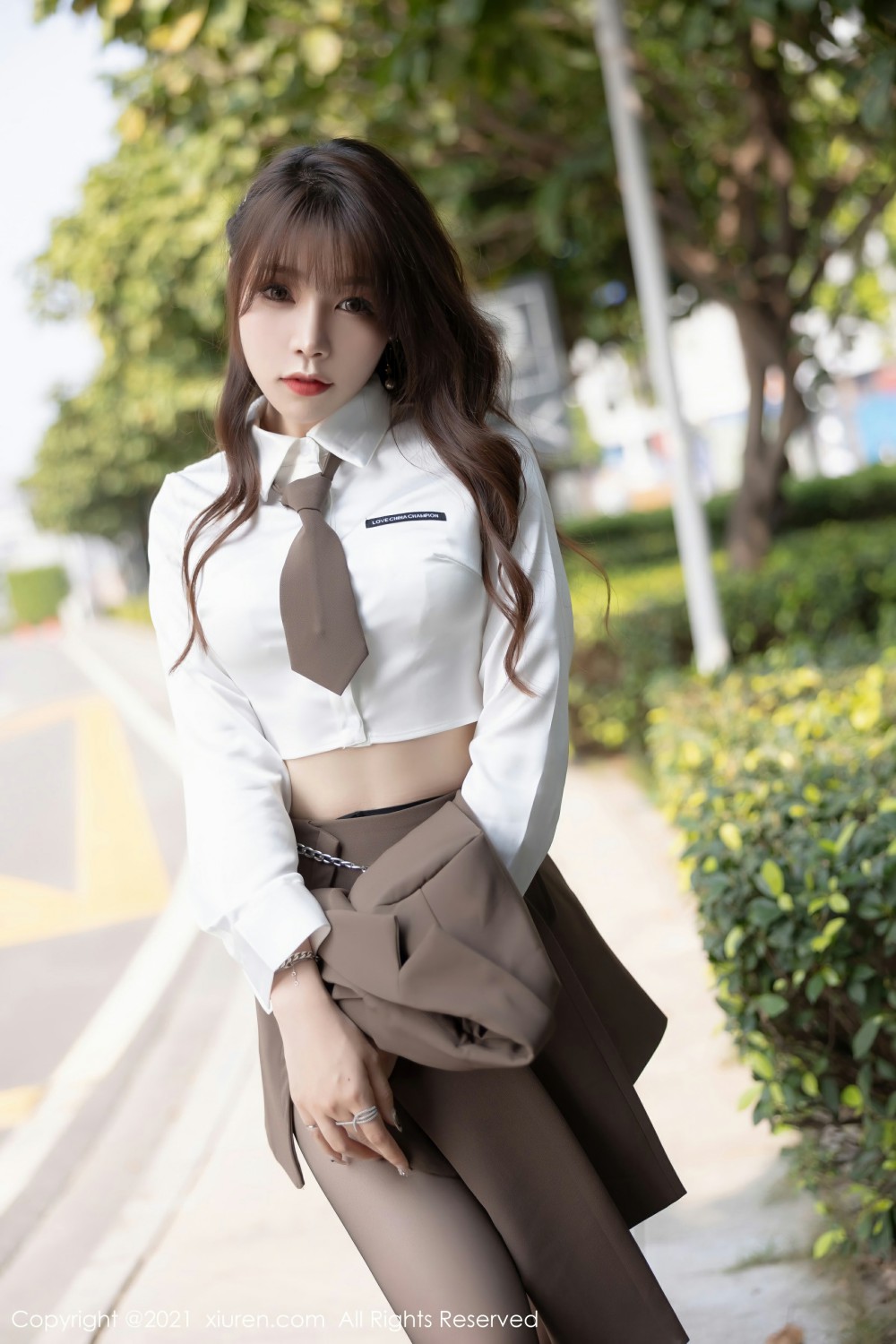[XiuRen秀人网] 2021.12.03 No.4299 芝芝Booty 超短裙丝袜第2张