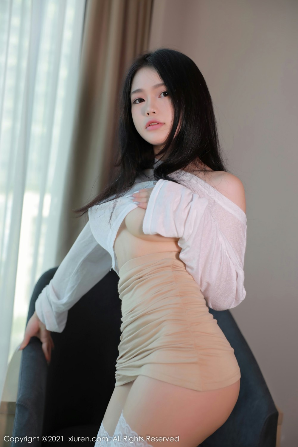 [XiuRen秀人网] 2021.12.07 No.4305 Niki可雅 超短裙美女第4张