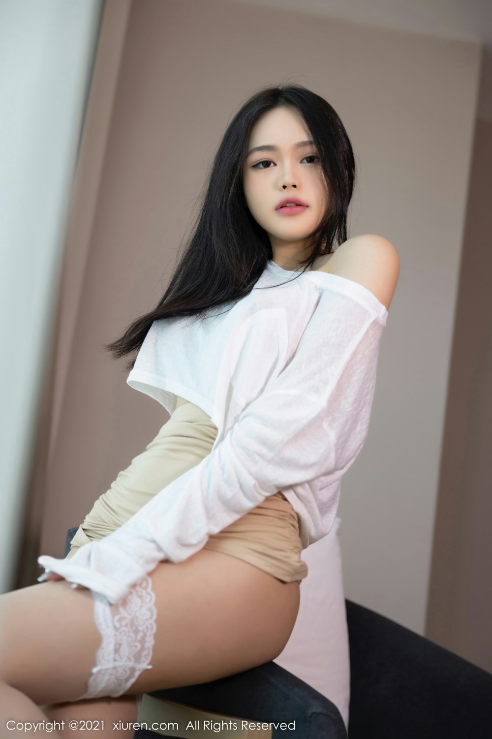[XiuRen秀人网] 2021.12.07 No.4305 Niki可雅 超短裙美女第2张
