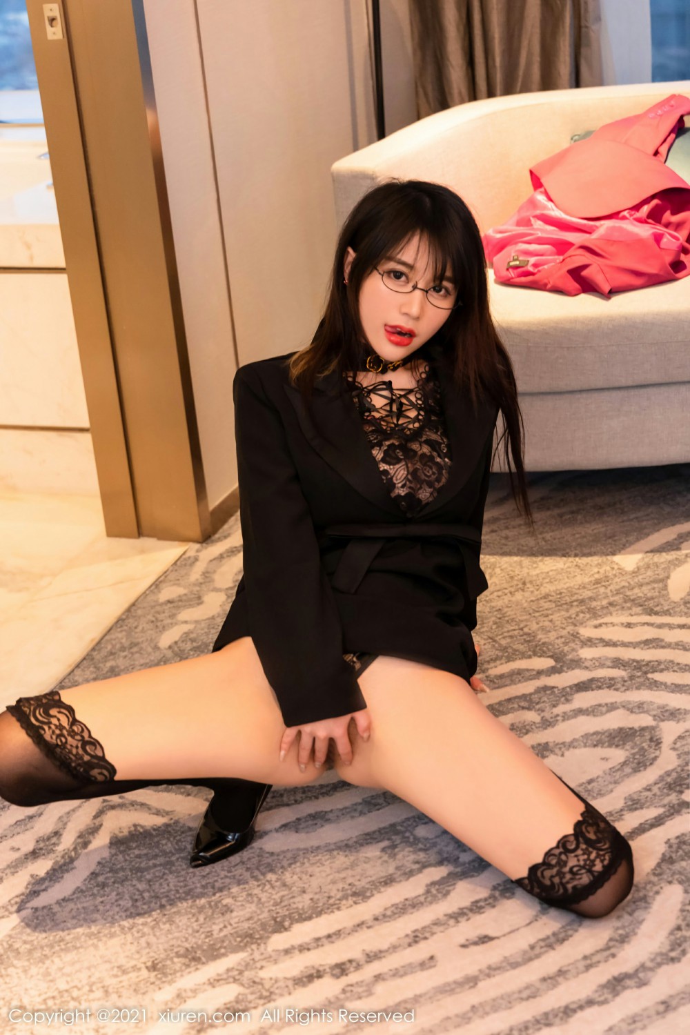 [XiuRen秀人网] 2021.12.09 No.4317 美七 Mia 魅惑黑丝第4张