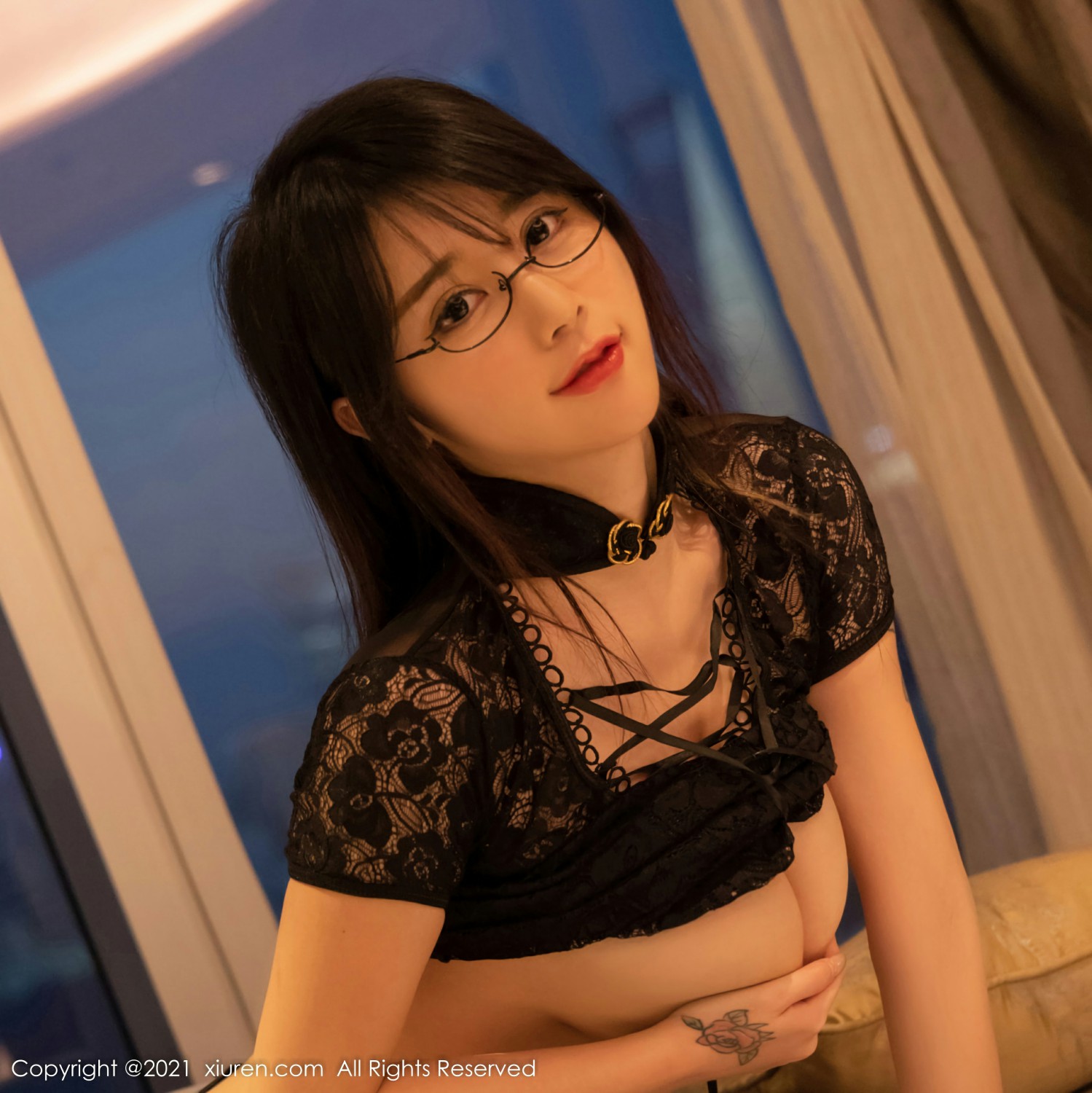 [XiuRen秀人网] 2021.12.09 No.4317 美七 Mia 魅惑黑丝第11张