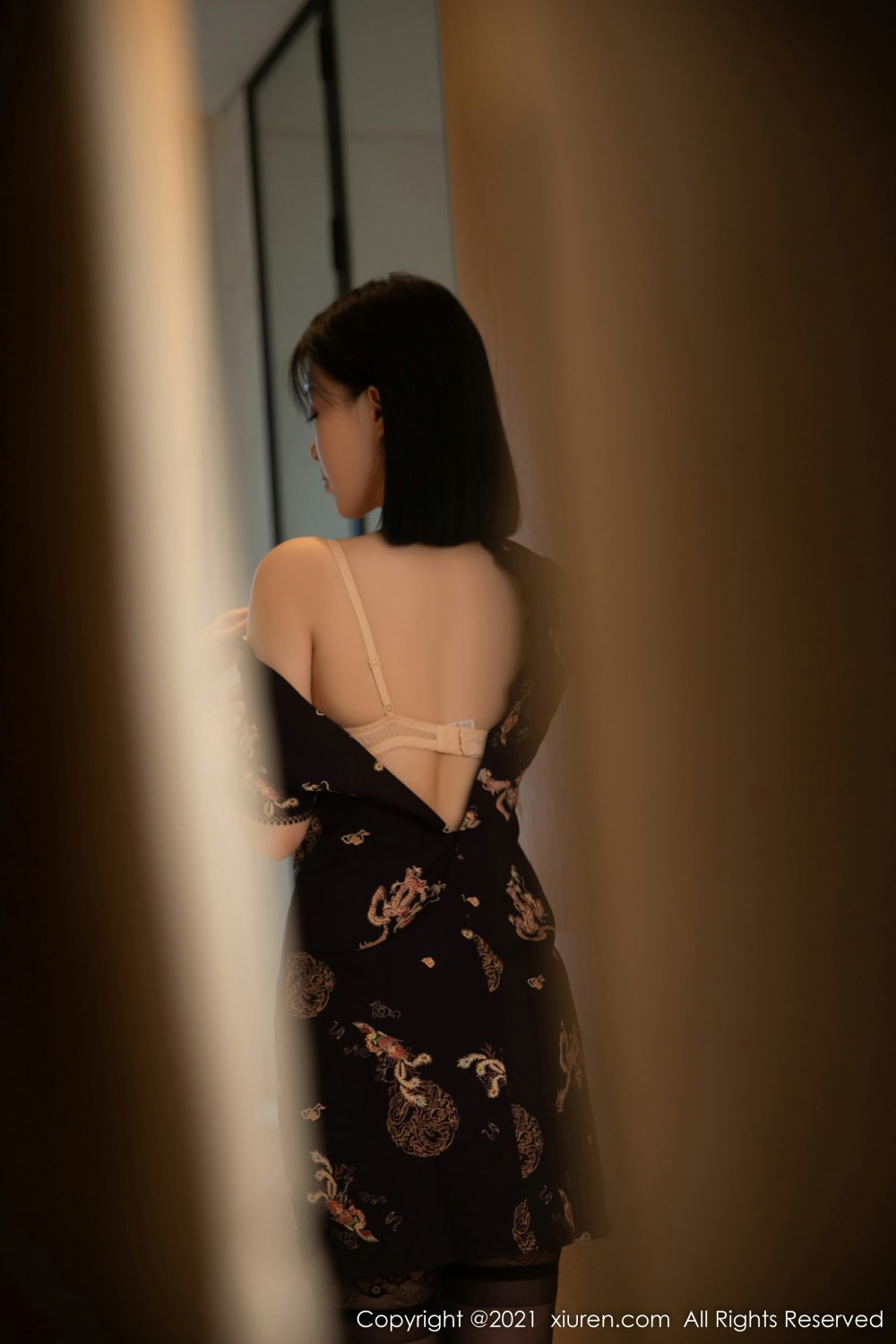 [XiuRen秀人网] 2021.12.14 No.4334 一颗甜蛋黄a 黑色花裙第4张