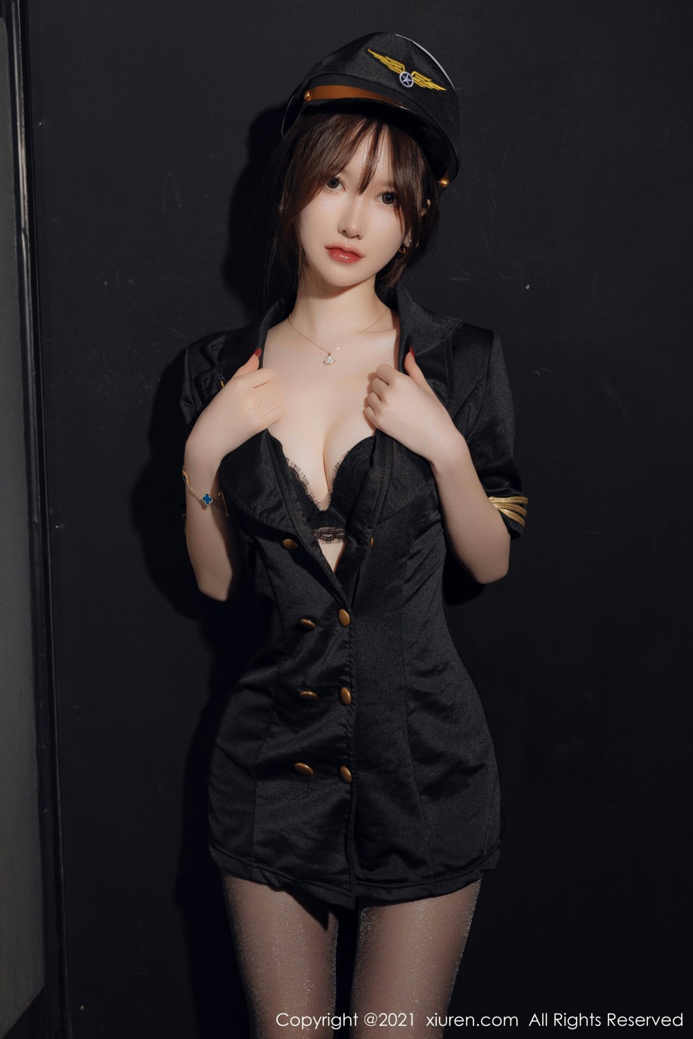 [XiuRen秀人网] 2021.12.17 No.4355 美桃酱 黑丝制服第1张