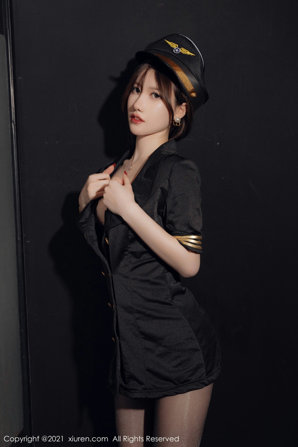 [XiuRen秀人网] 2021.12.17 No.4355 美桃酱 黑丝制服第1张