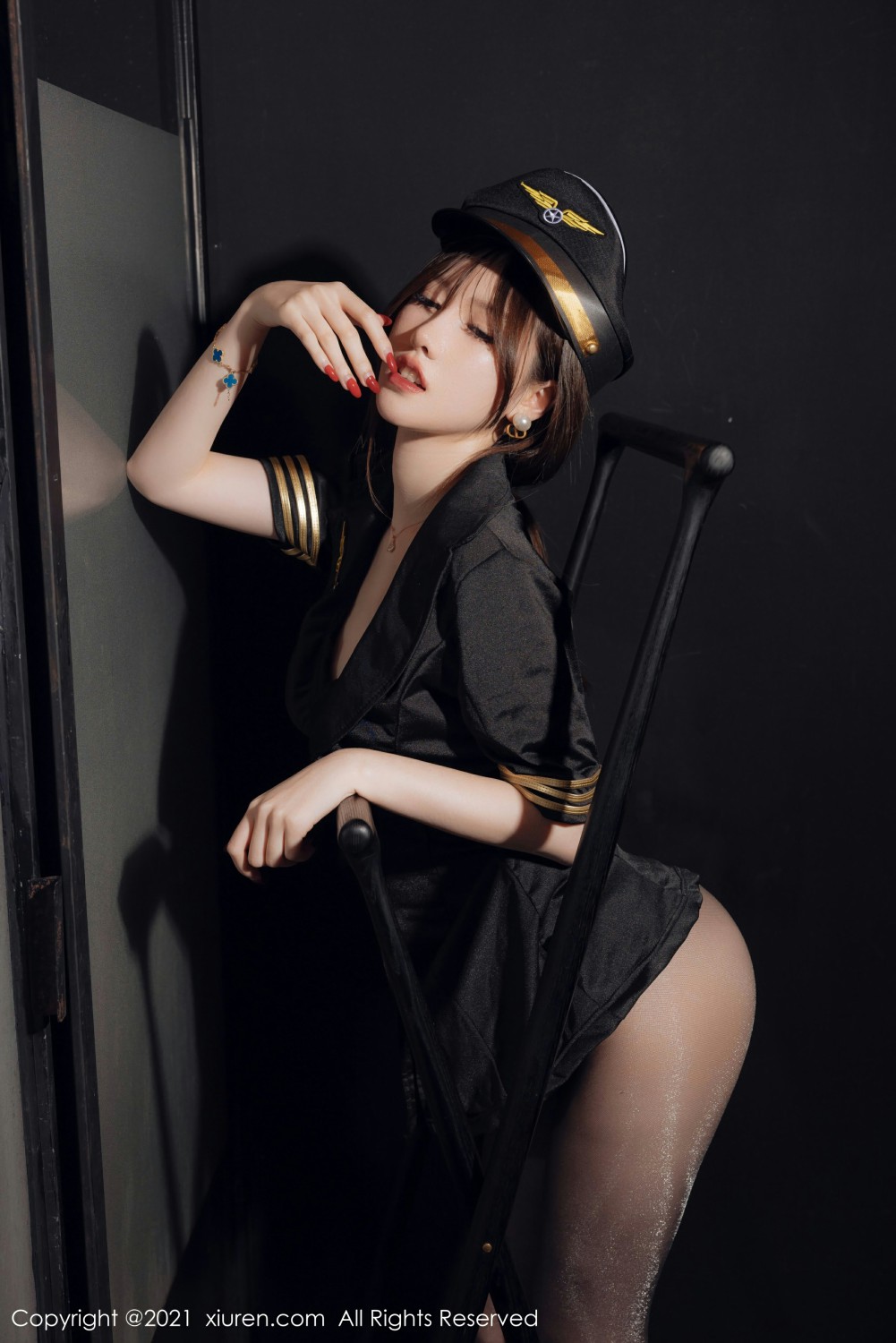 [XiuRen秀人网] 2021.12.17 No.4355 美桃酱 黑丝制服第6张