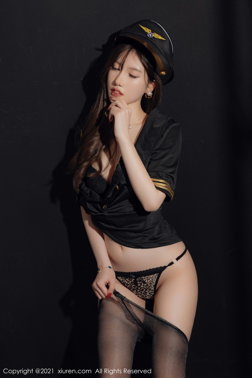 [XiuRen秀人网] 2021.12.17 No.4355 美桃酱 黑丝制服第11张