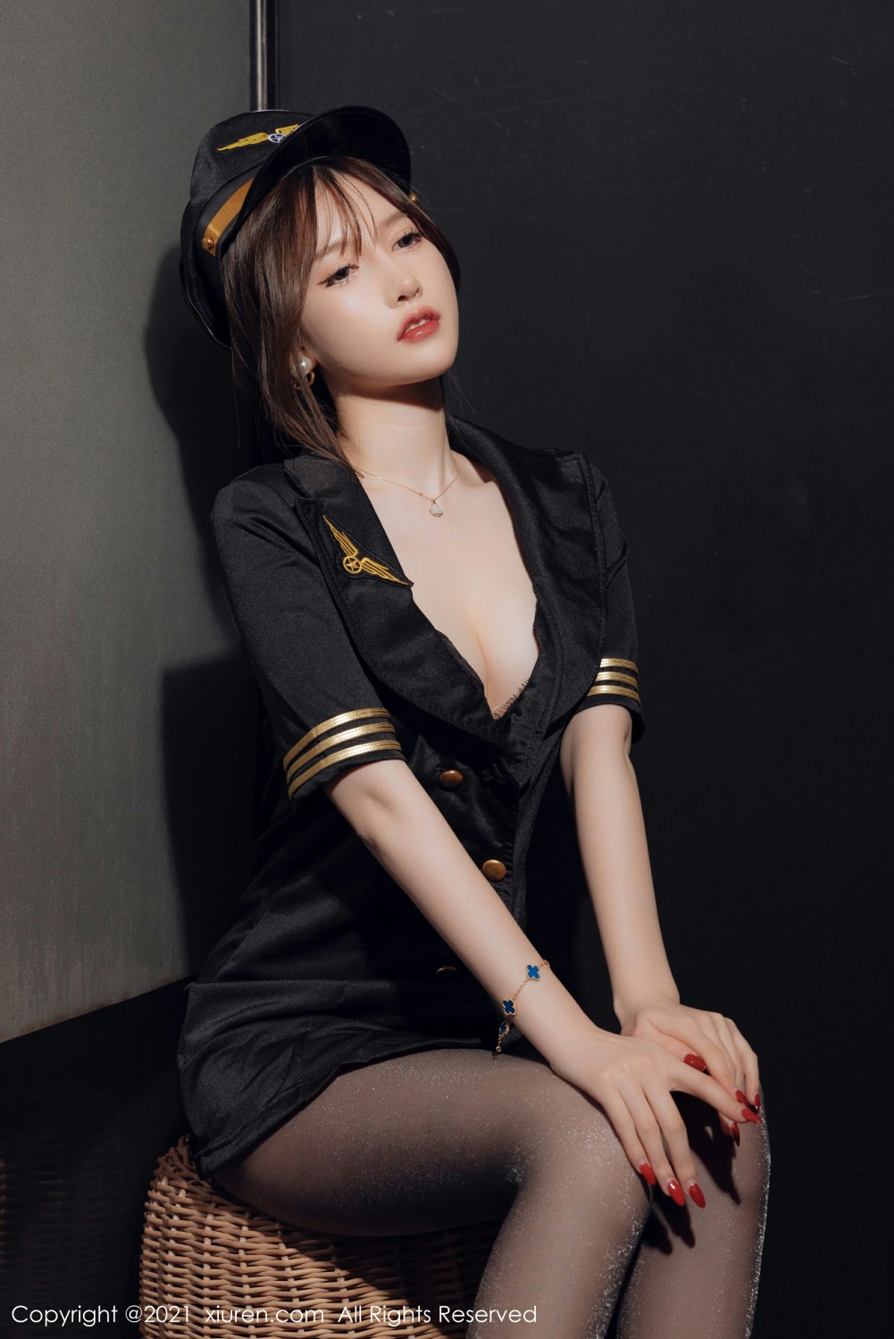 [XiuRen秀人网] 2021.12.17 No.4355 美桃酱 黑丝制服第2张