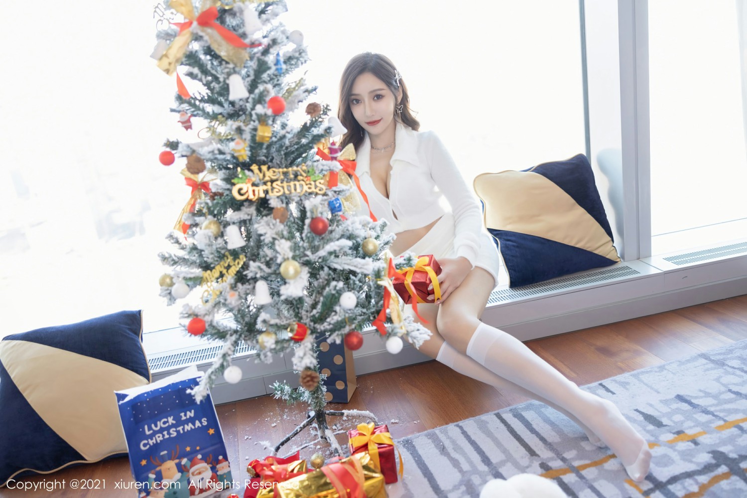 [XiuRen秀人网] 2021.12.20 No.4359 王馨瑶yanni 圣诞节写真第4张