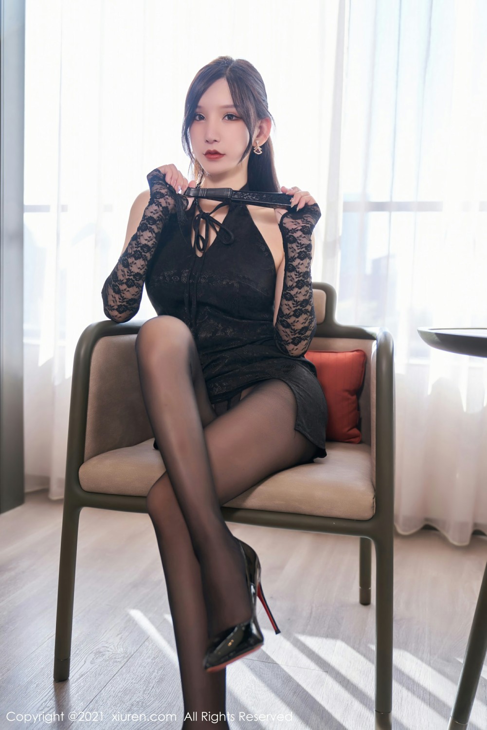 [XiuRen秀人网] 2021.12.22 No.4373 周于希Sally 黑丝礼裙第4张