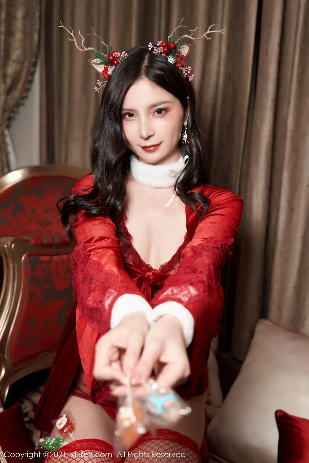 [XiuRen秀人网] 2021.12.23 No.4377 小蛮妖Yummy 圣诞写真第4张