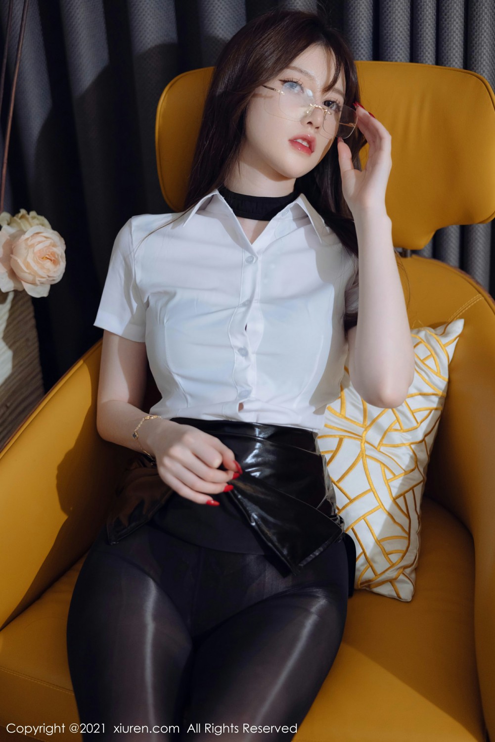 [XiuRen秀人网] 2021.12.28 No.4395 美桃酱 黑丝皮裙第3张