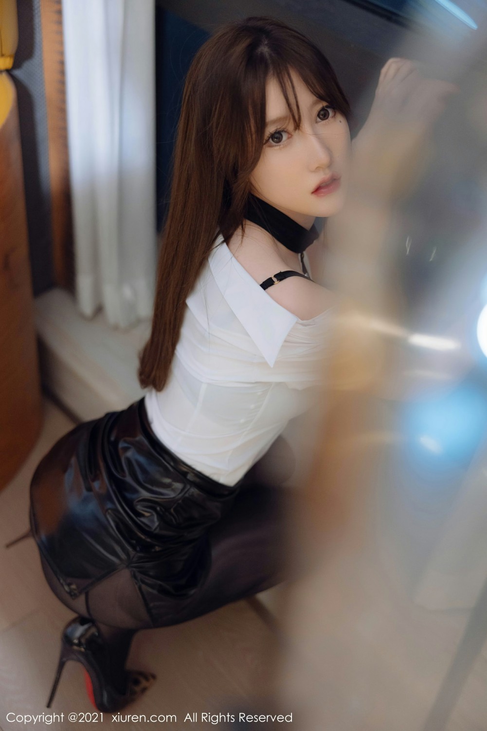 [XiuRen秀人网] 2021.12.28 No.4395 美桃酱 黑丝皮裙第7张