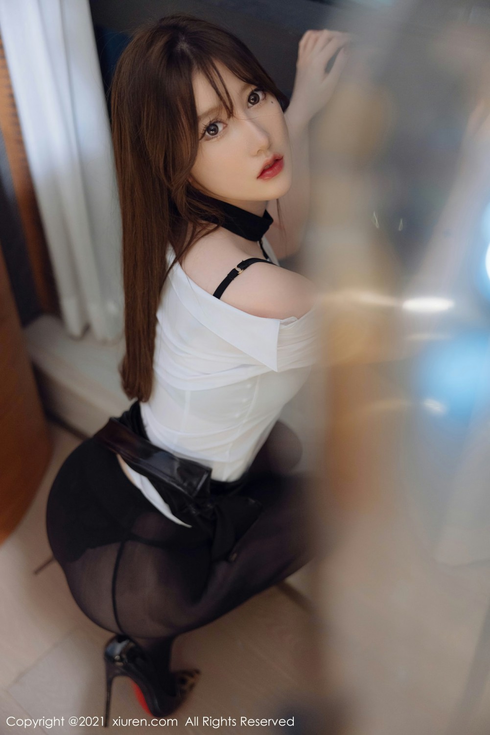 [XiuRen秀人网] 2021.12.28 No.4395 美桃酱 黑丝皮裙第7张