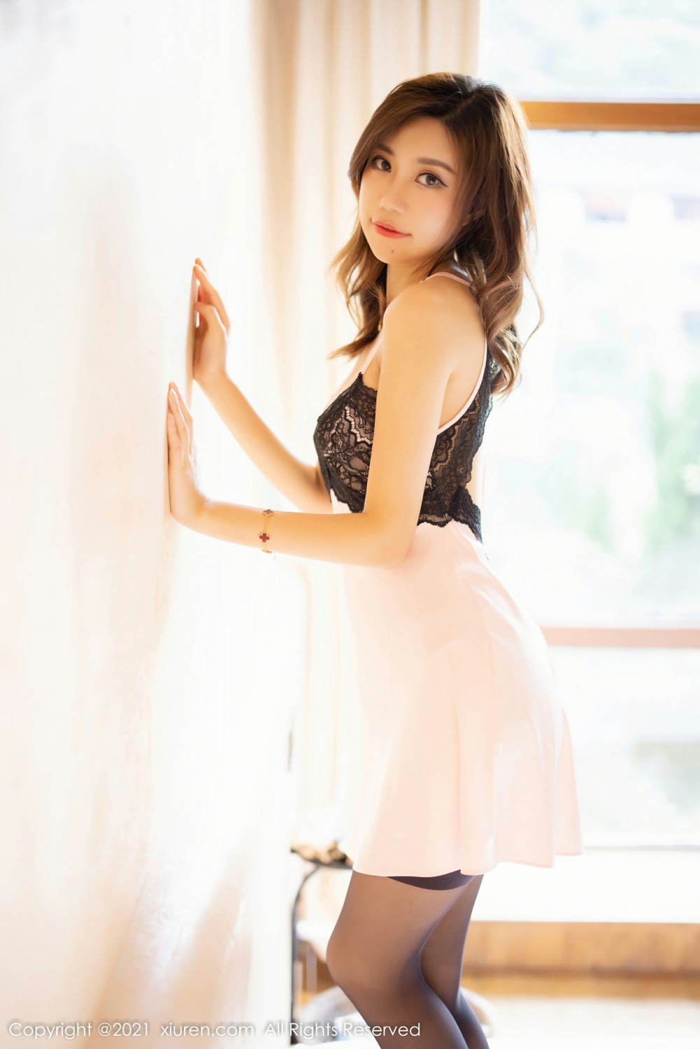 [XiuRen秀人网] 2021.12.28 No.4398 绮里嘉ula 粉色睡裙第5张