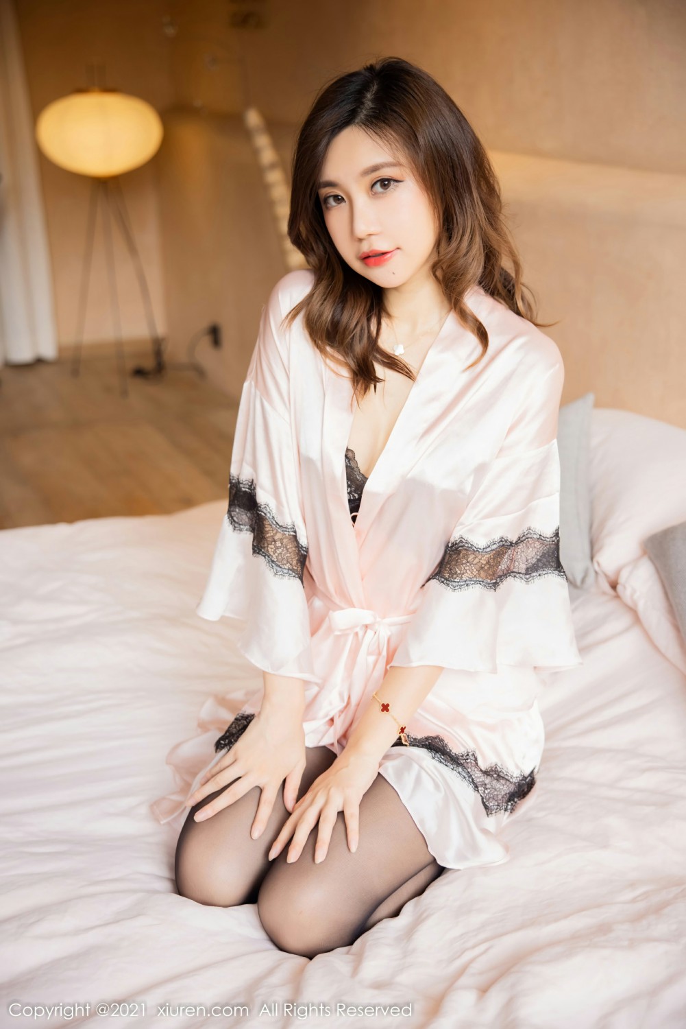[XiuRen秀人网] 2021.12.28 No.4398 绮里嘉ula 粉色睡裙第1张