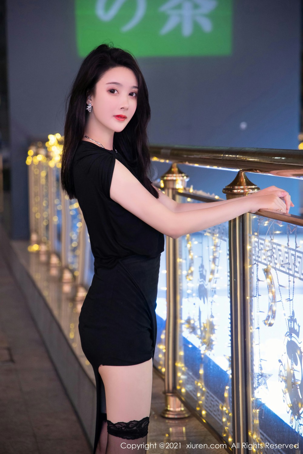 [XiuRen秀人网] 2021.12.29 No.4400 summer宝宝 黑色长裙第1张