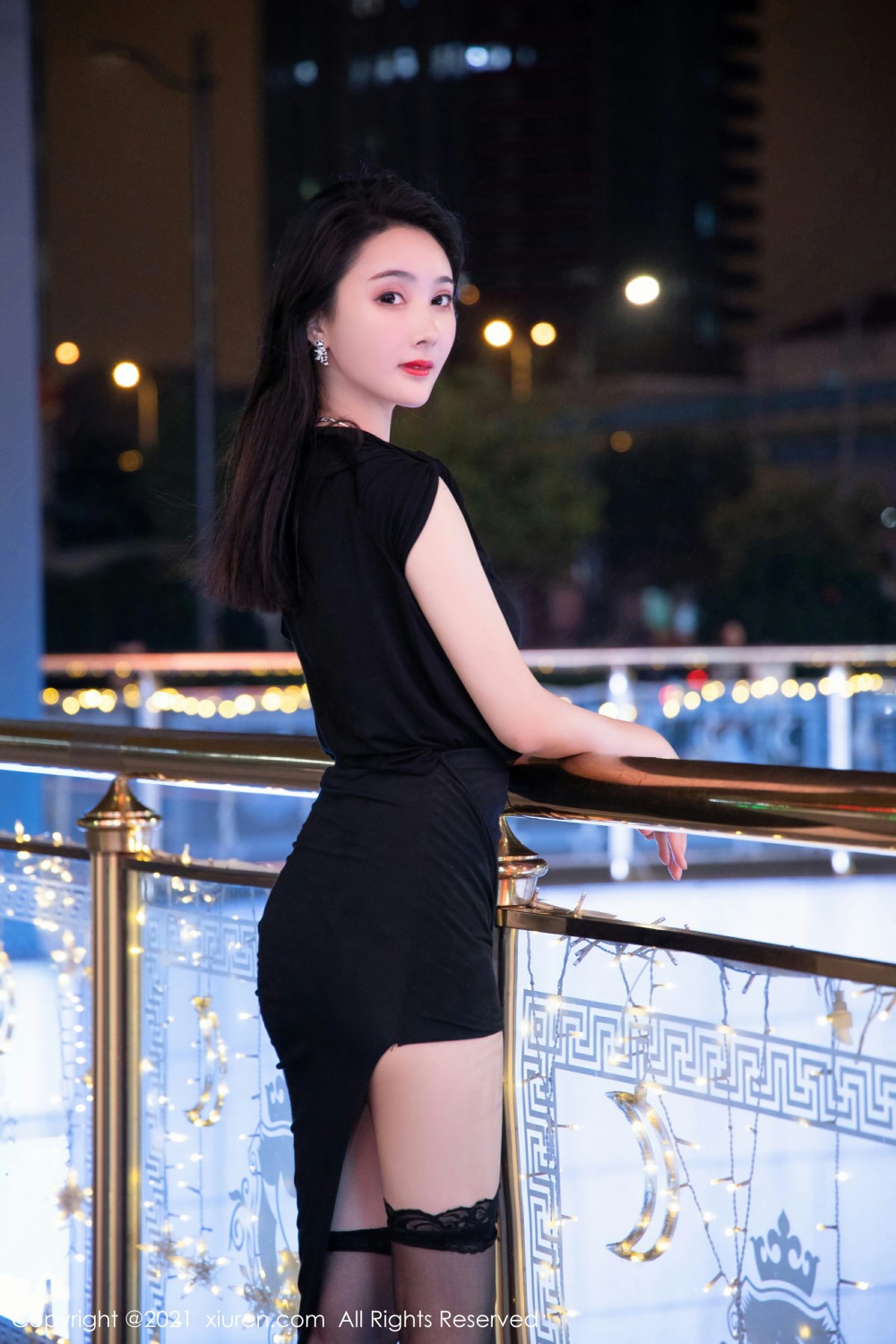 [XiuRen秀人网] 2021.12.29 No.4400 summer宝宝 黑色长裙第1张