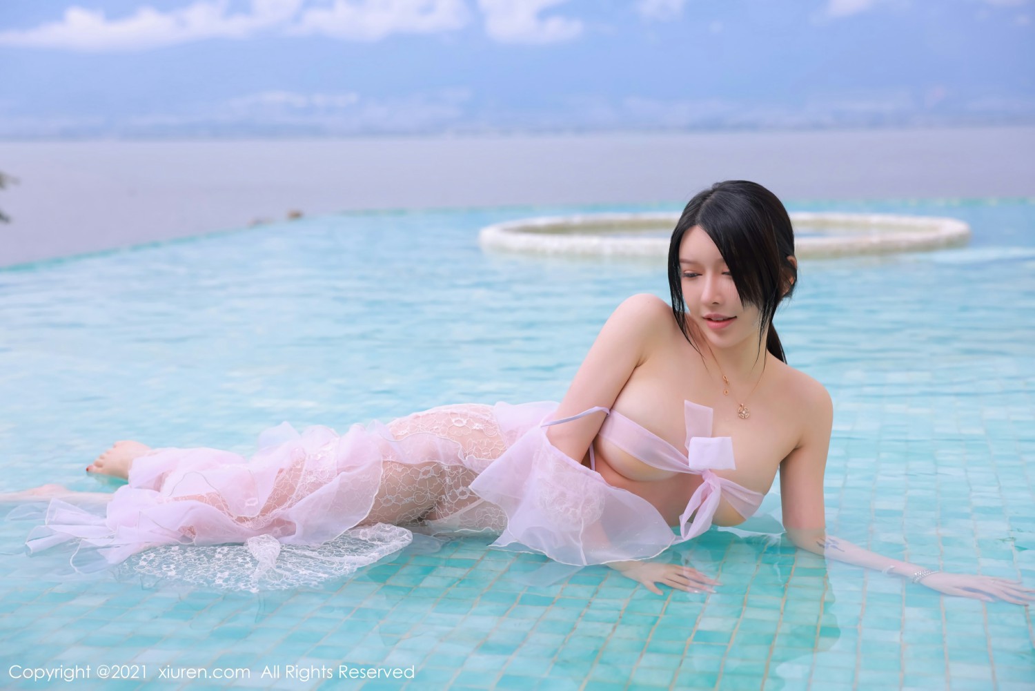 [XiuRen秀人网] 2021.12.29 No.4401 玉兔miki 透明长裙第5张