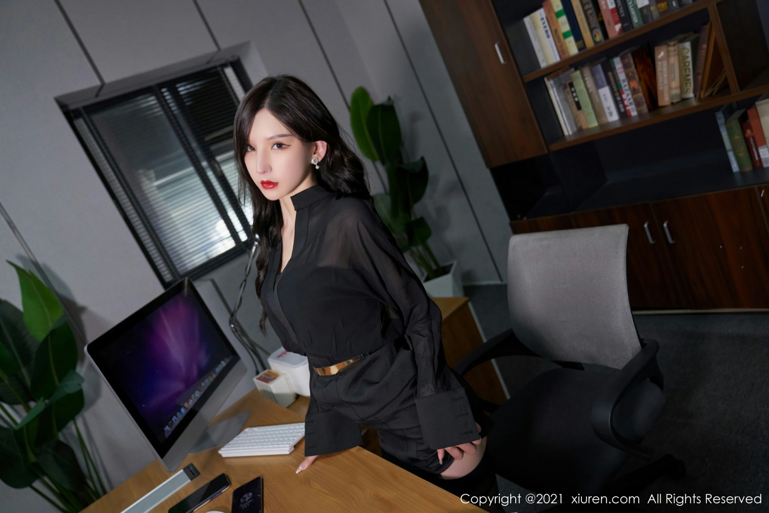[XiuRen秀人网] 2021.12.31 No.4416 周于希Sally 诱人黑丝第4张