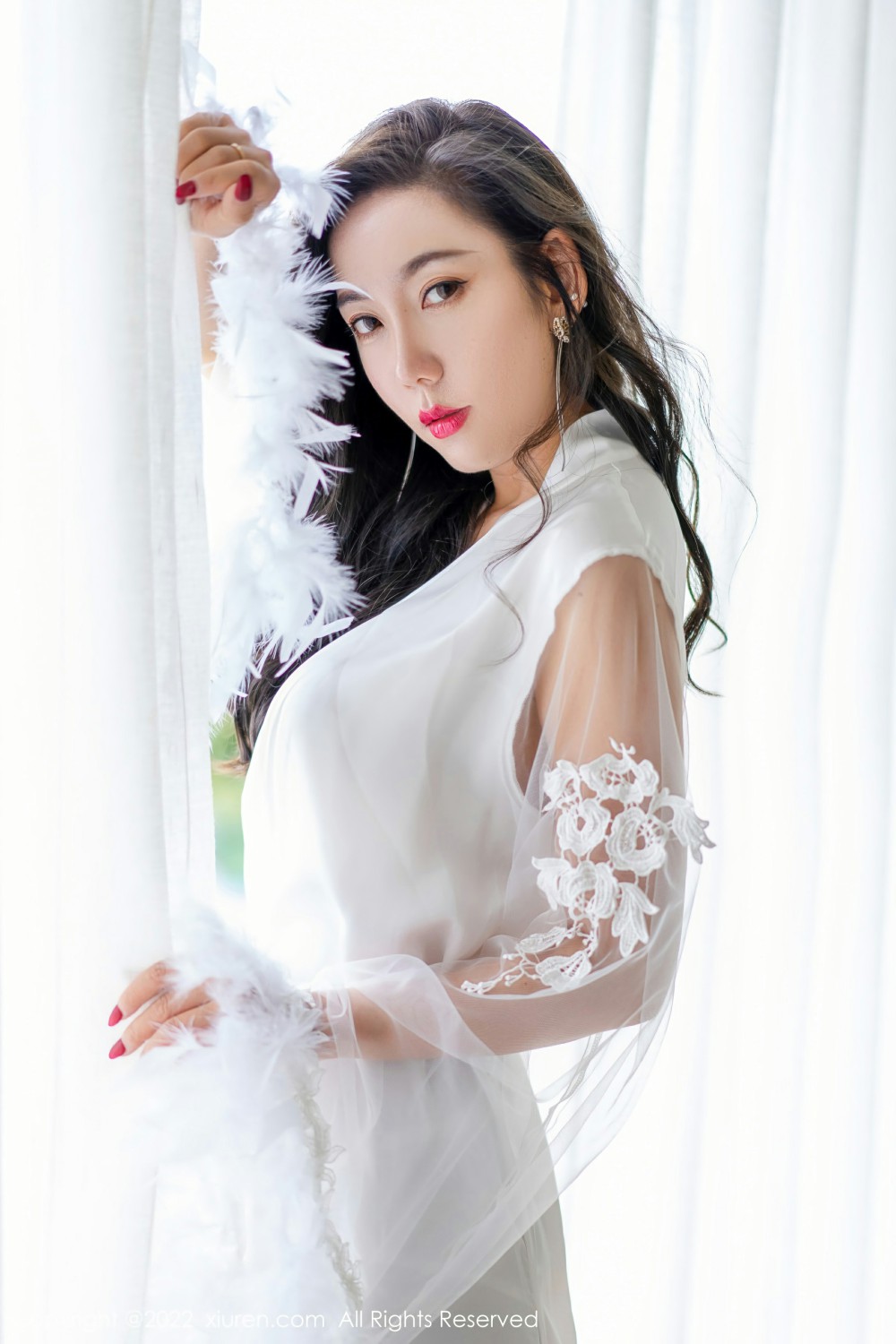 [XiuRen秀人网] 2022.01.04 No.4420 艾静香 白色礼服第1张