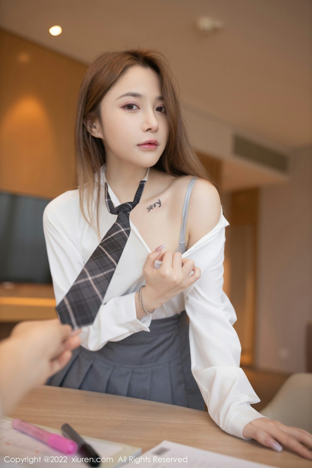 [XiuRen秀人网] 2022.01.07 No.4436 鱼子酱Fish 制服诱惑第5张