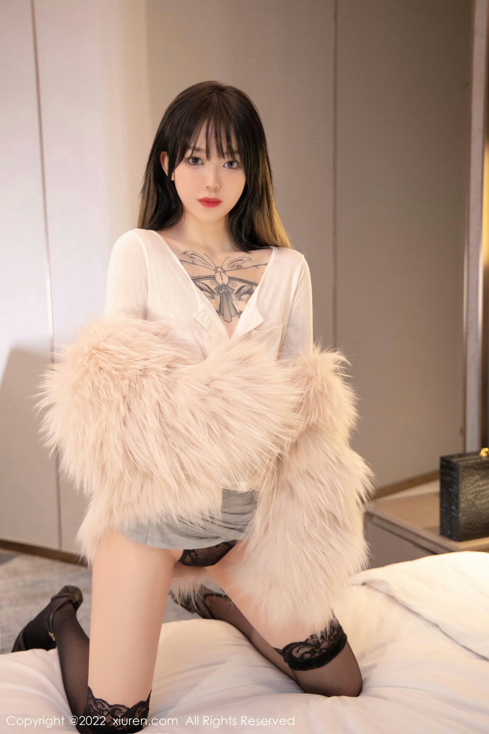 [XiuRen秀人网] 2022.01.10 No.4441 奶瓶. 黑丝美腿第3张
