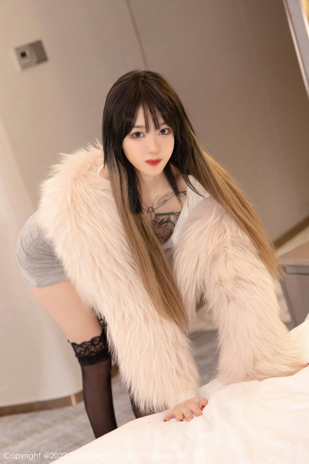[XiuRen秀人网] 2022.01.10 No.4441 奶瓶. 黑丝美腿第1张