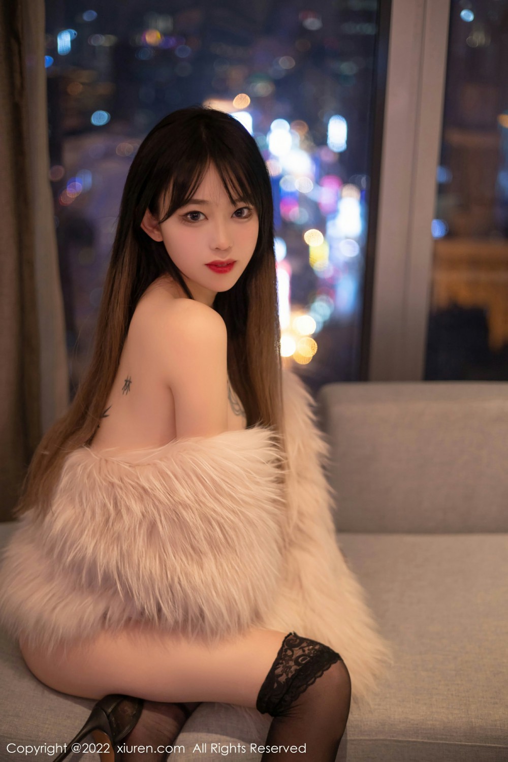 [XiuRen秀人网] 2022.01.10 No.4441 奶瓶. 黑丝美腿第5张