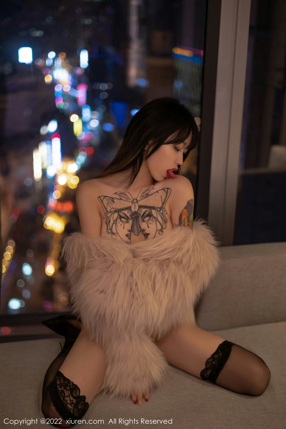 [XiuRen秀人网] 2022.01.10 No.4441 奶瓶. 黑丝美腿第6张
