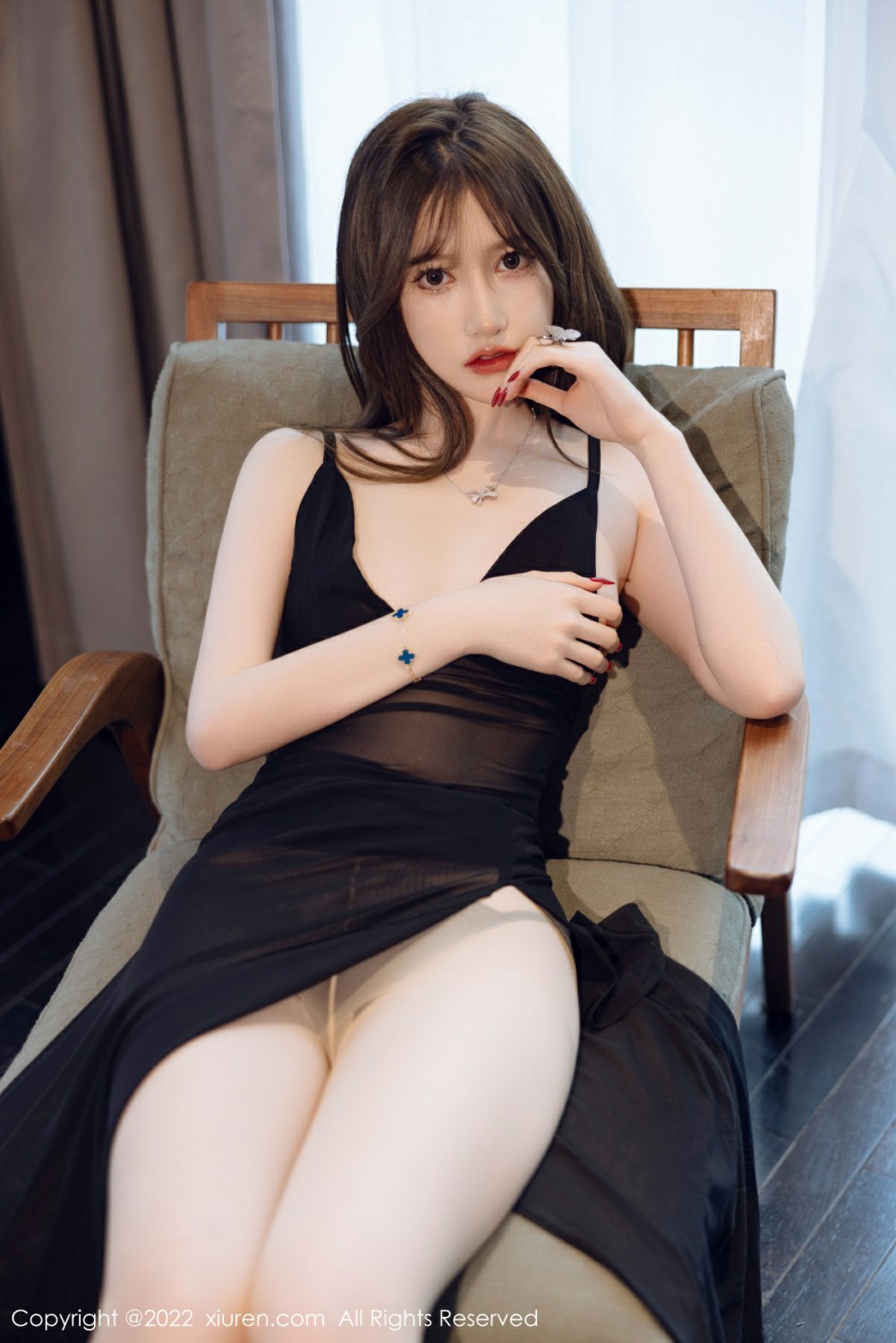 [XiuRen秀人网] 2022.01.13 No.4460 美桃酱 轻透长裙第10张