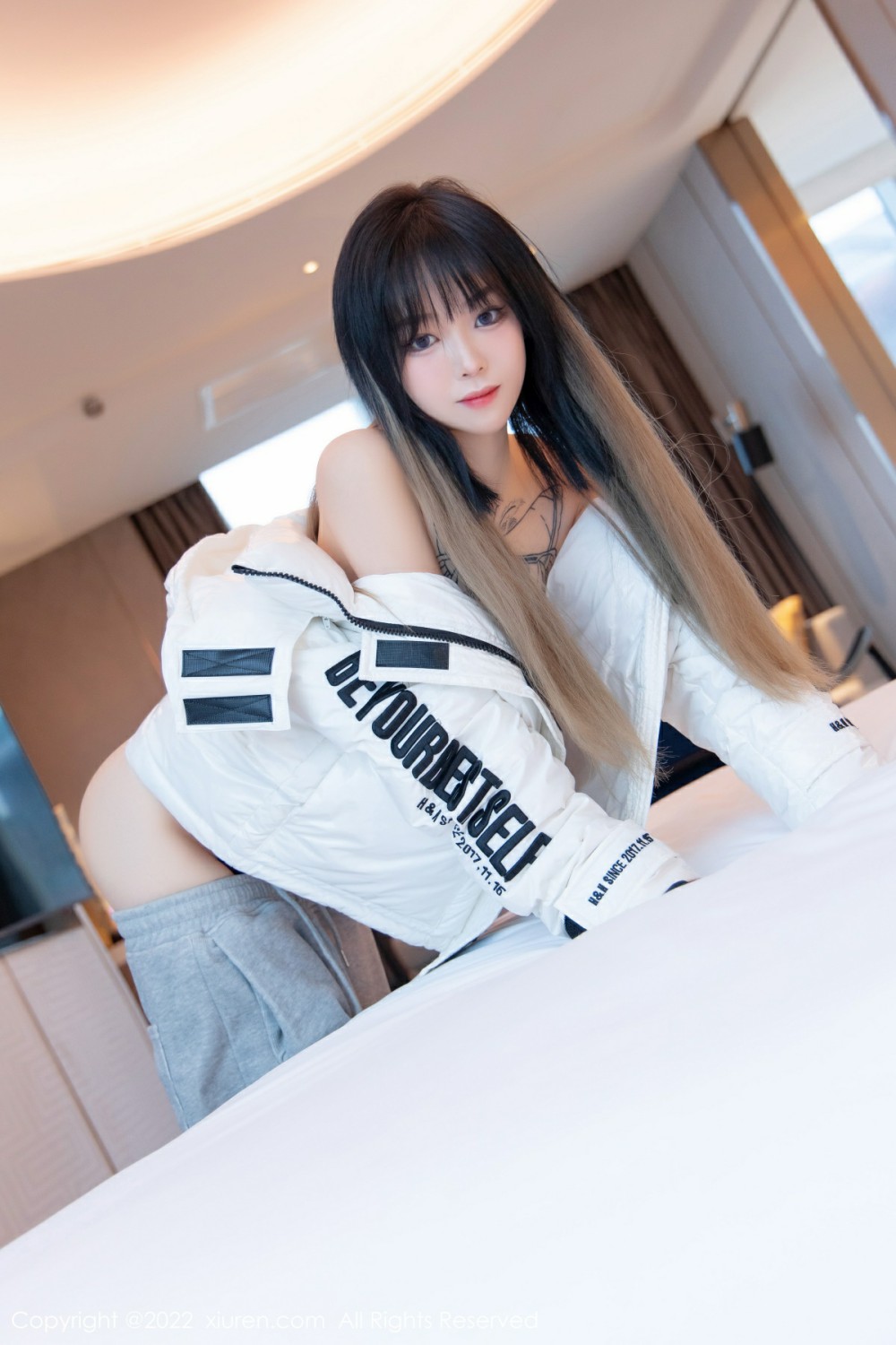 [XiuRen秀人网] 2022.01.17 No.4470 奶瓶. 极致美腿第5张