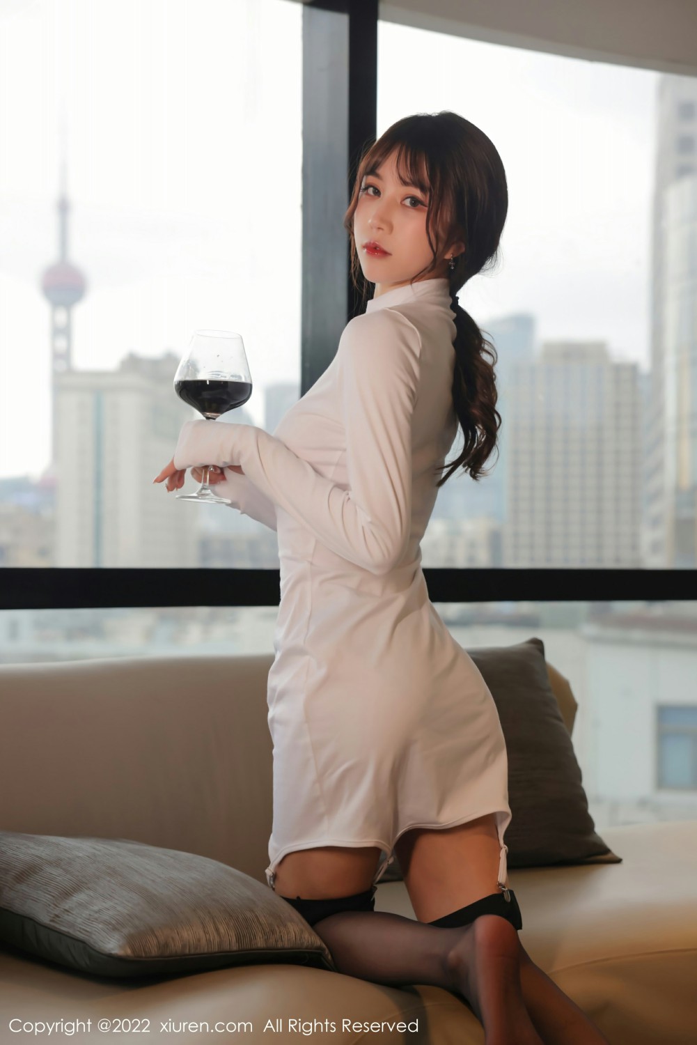 [XiuRen秀人网] 2022.01.21 No.4494 tina_甜仔 微醺女总裁第4张