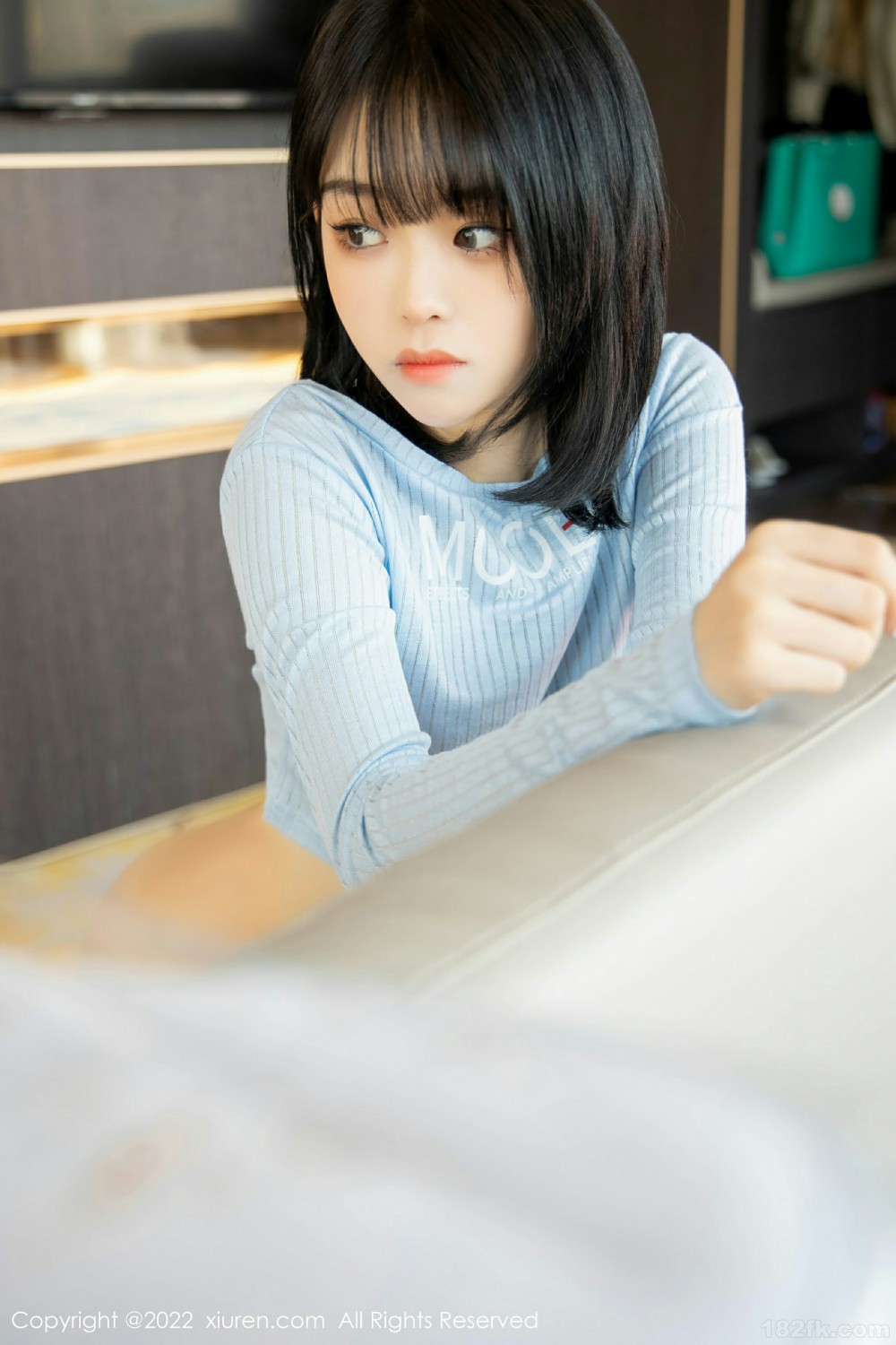 [XiuRen秀人网] 2022.02.15 No.4584 奶瓶. 极致美腿第6张