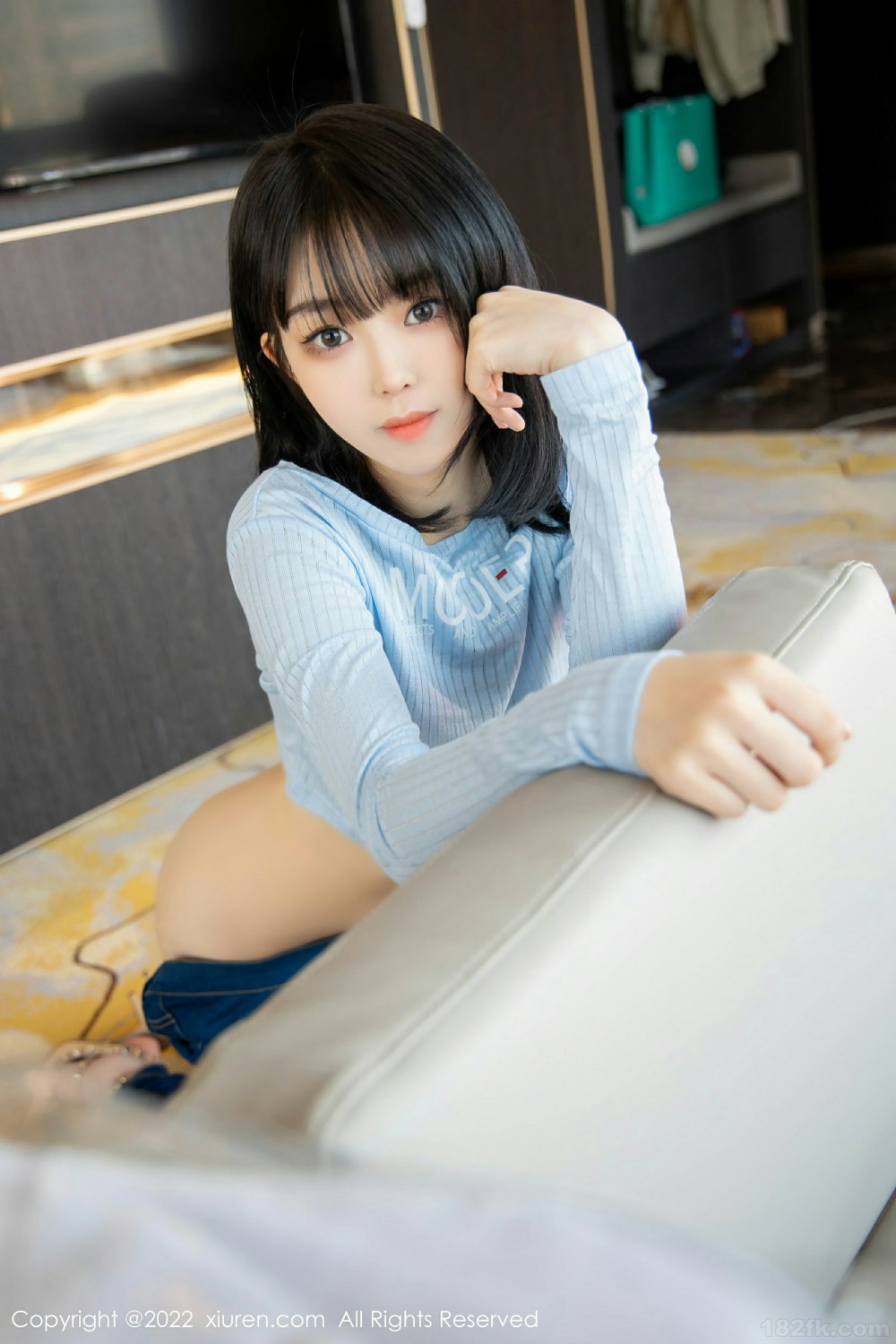 [XiuRen秀人网] 2022.02.15 No.4584 奶瓶. 极致美腿第6张
