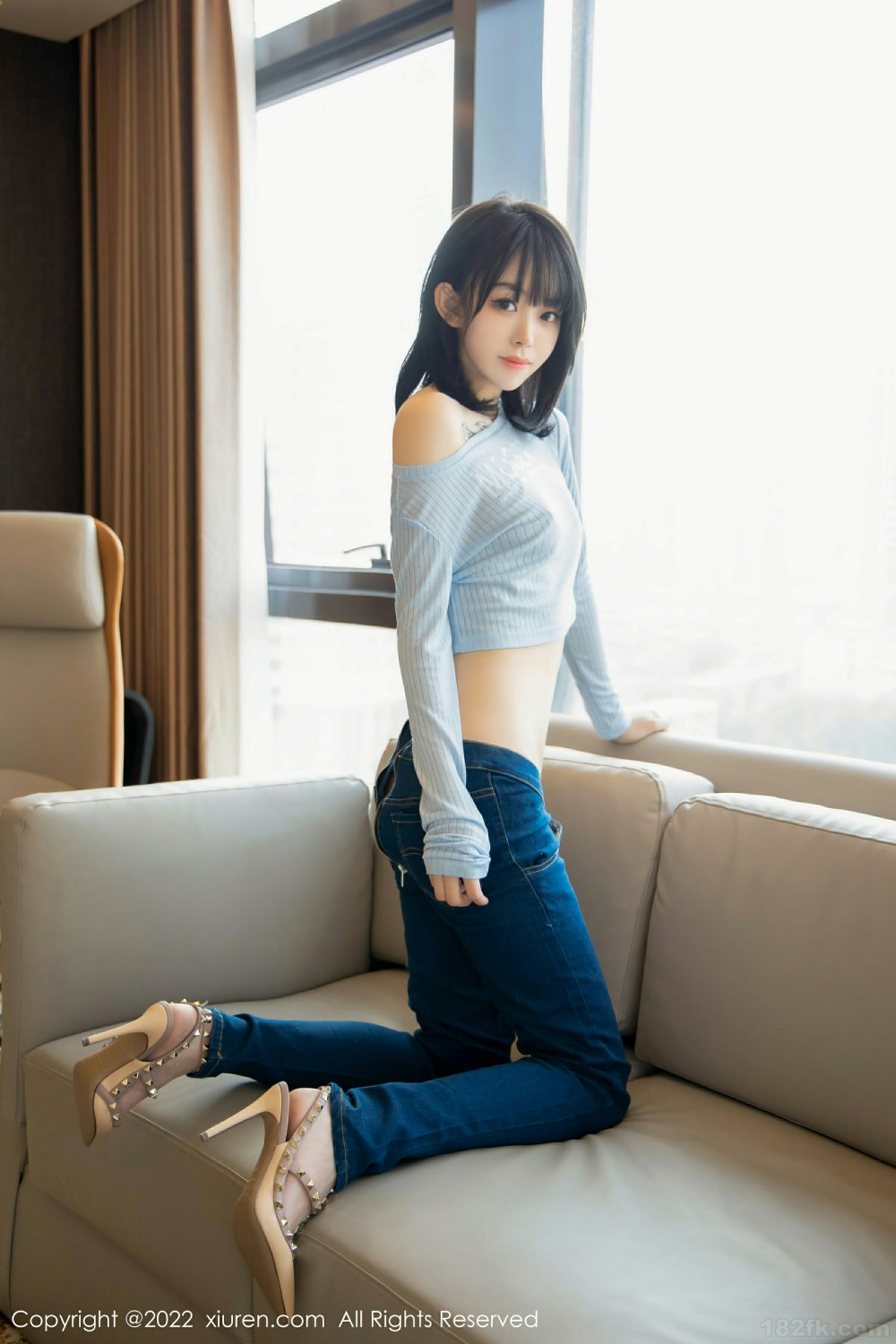 [XiuRen秀人网] 2022.02.15 No.4584 奶瓶. 极致美腿第10张