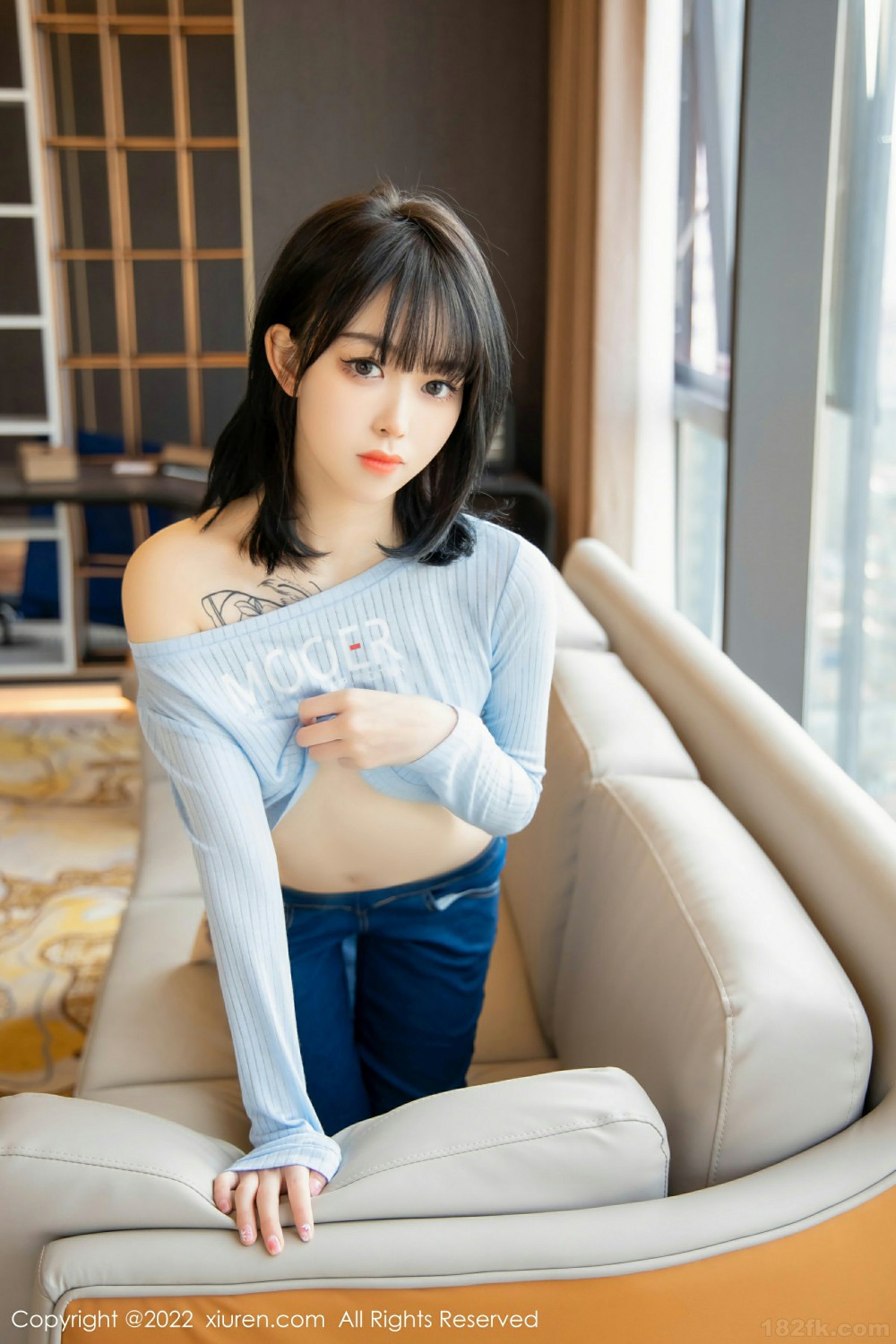 [XiuRen秀人网] 2022.02.15 No.4584 奶瓶. 极致美腿第11张
