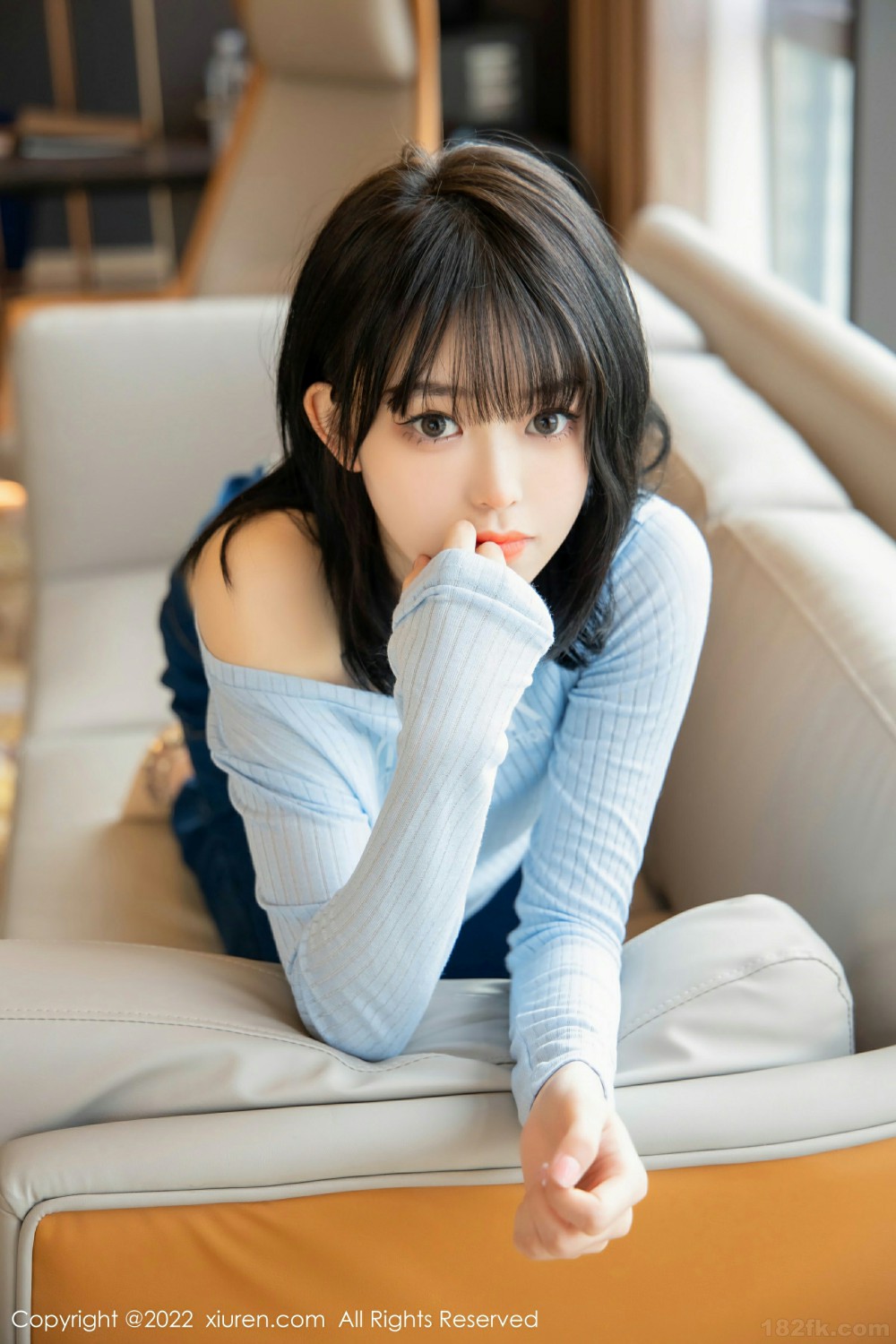 [XiuRen秀人网] 2022.02.15 No.4584 奶瓶. 极致美腿第11张