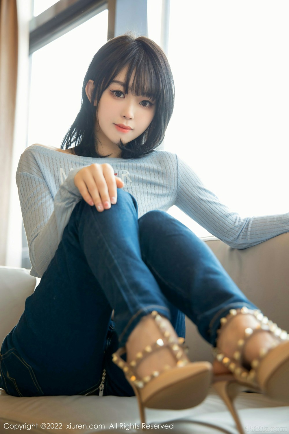 [XiuRen秀人网] 2022.02.15 No.4584 奶瓶. 极致美腿第14张