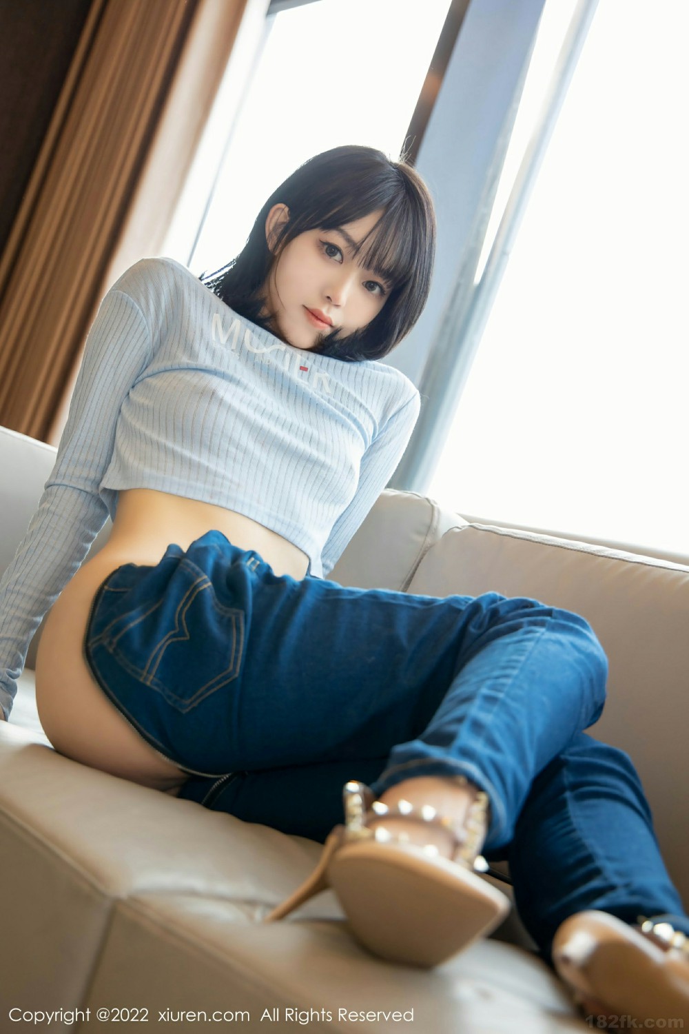 [XiuRen秀人网] 2022.02.15 No.4584 奶瓶. 极致美腿第14张