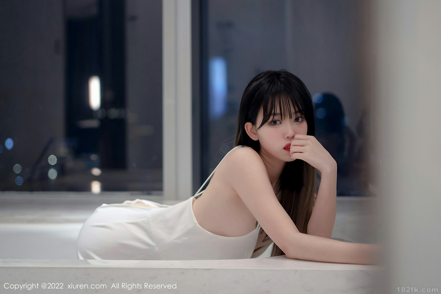 [XiuRen秀人网] 2022.02.21 No.4611 奶瓶. 极致美腿第4张