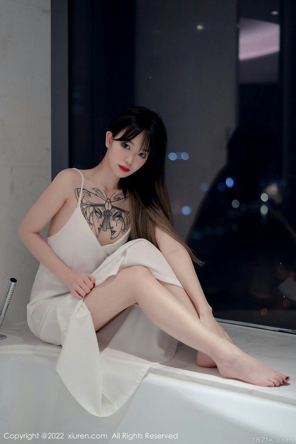 [XiuRen秀人网] 2022.02.21 No.4611 奶瓶. 极致美腿第4张