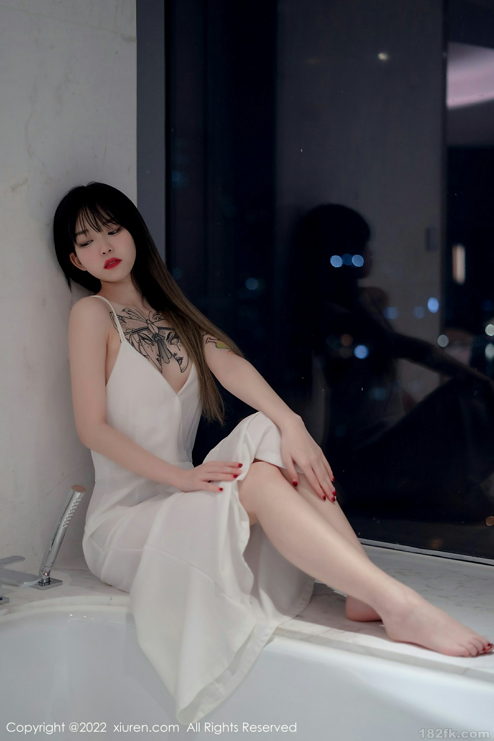 [XiuRen秀人网] 2022.02.21 No.4611 奶瓶. 极致美腿第4张