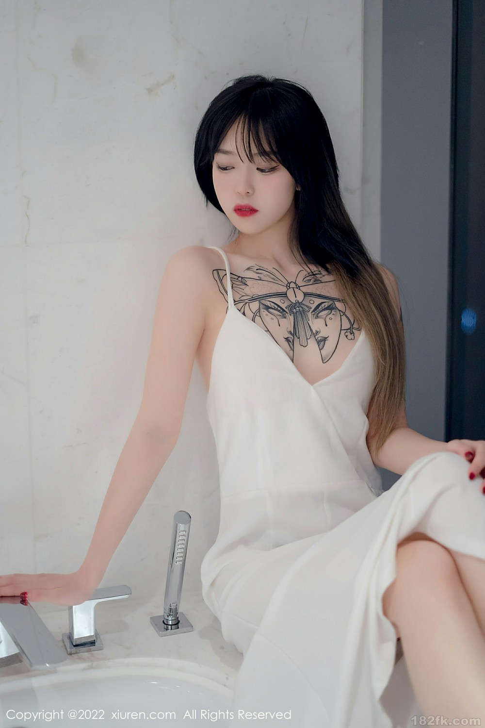 [XiuRen秀人网] 2022.02.21 No.4611 奶瓶. 极致美腿第5张